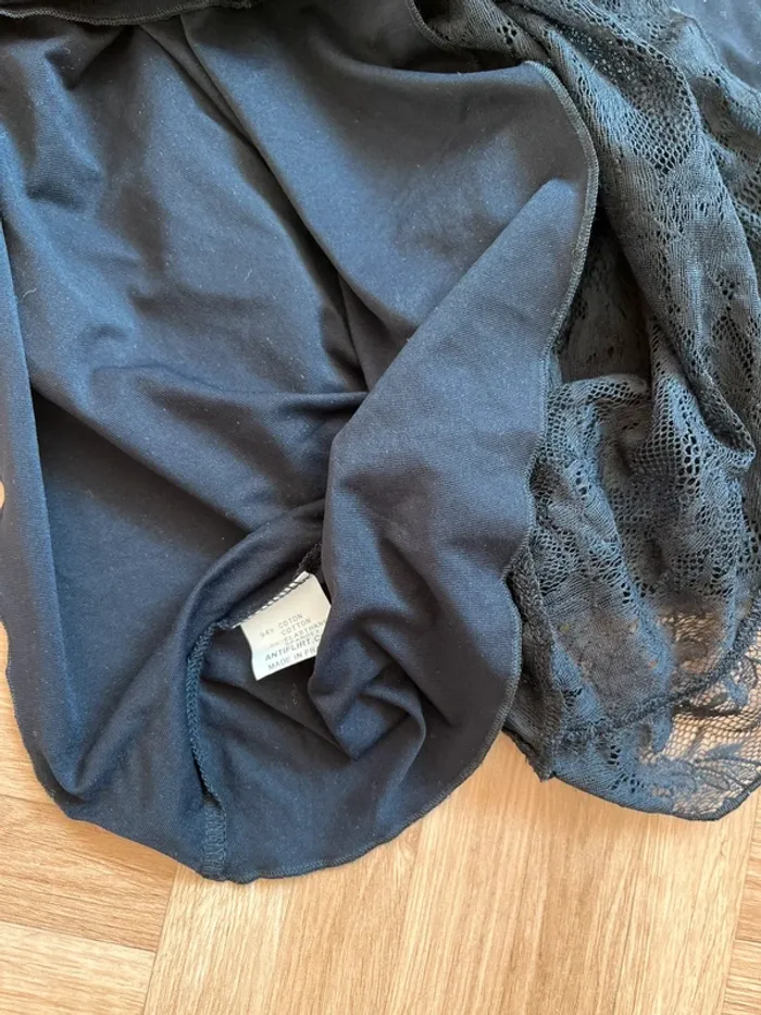 Top blouse épaule dénudé en dentelle noir Anti-Flirt - photo numéro 2