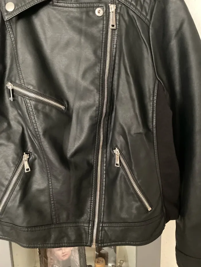 Superbe veste en simili cuir noir M&S mode 46 - photo numéro 5