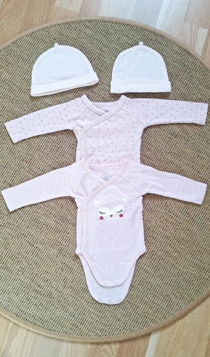 Lot naissance fille bonnets et bodies