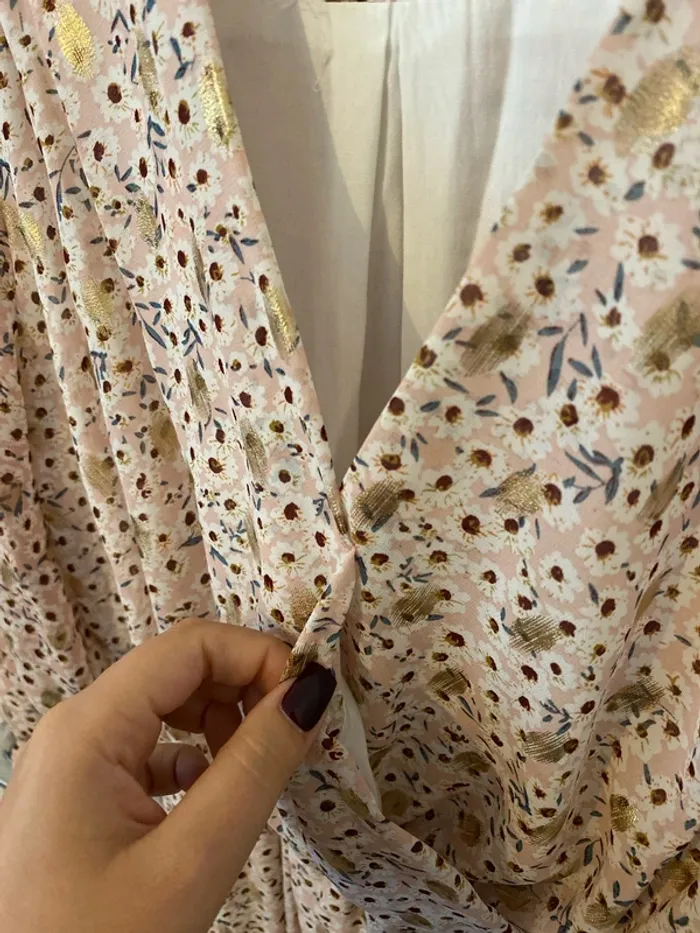 Robe à fleurs rose et dorée - photo numéro 6