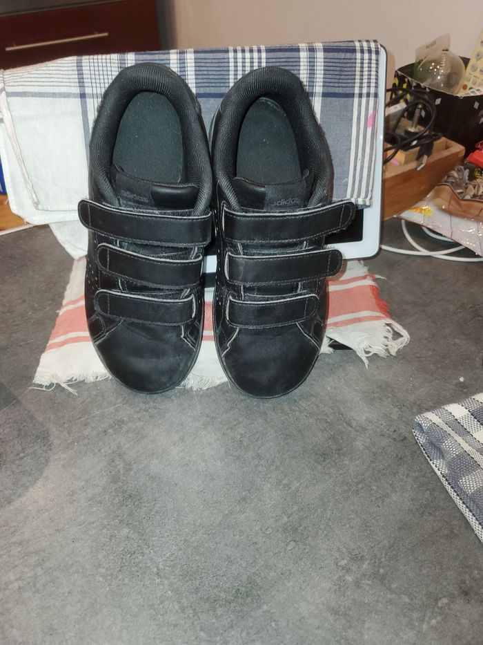 Basket Adidas taille 33 - photo numéro 3