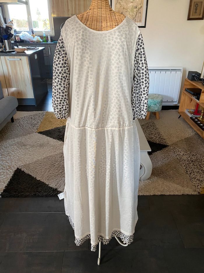 Robe longue liberty blanche avec motifs fleurs noires taille S / M - photo numéro 17