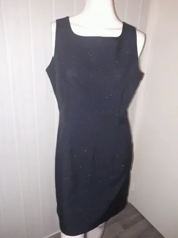🌚Robe fourreau noir pailletée 42