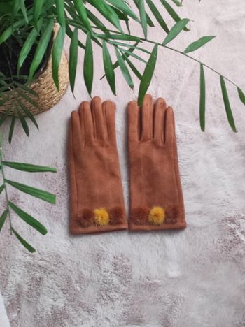 Gants pompons camel