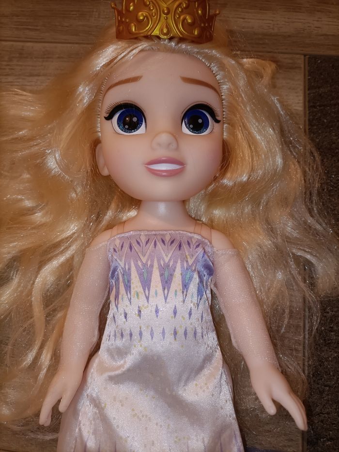 Poupée Reine des Neiges Elsa 33 cm fait de la musique - photo numéro 10