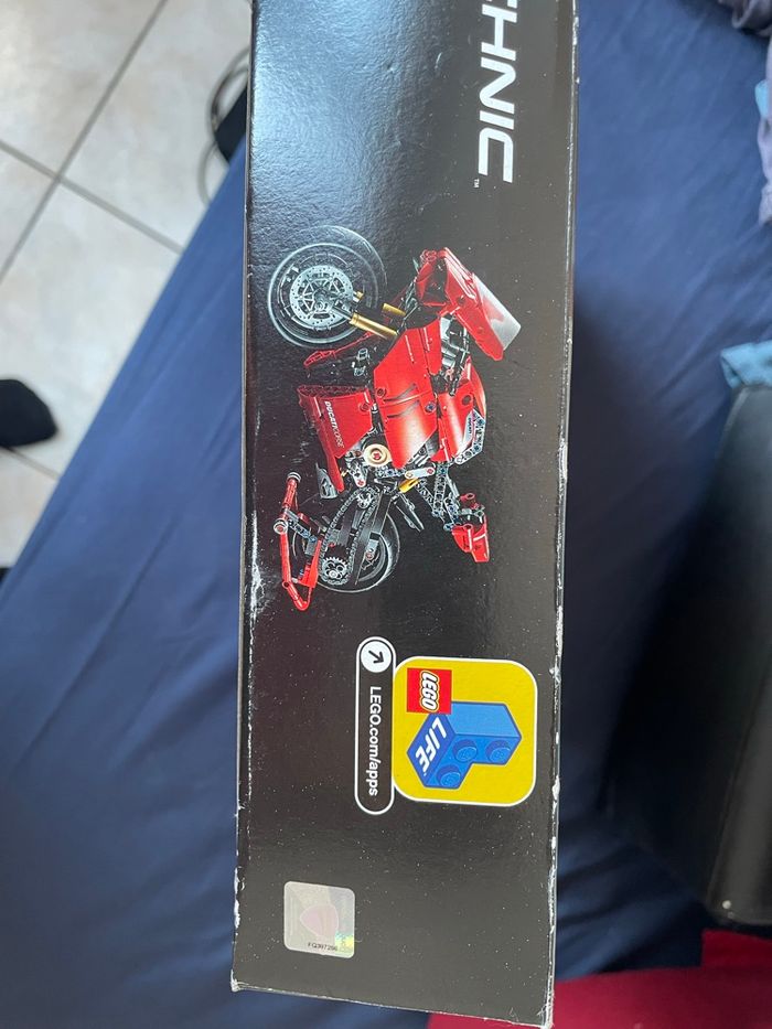 LEGO Technic Ducati Panigale V4 R (réf. 42107). - photo numéro 3