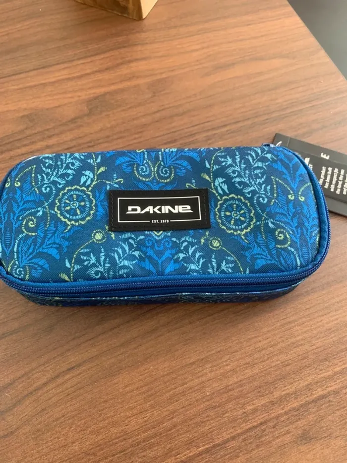 Dakine trousse