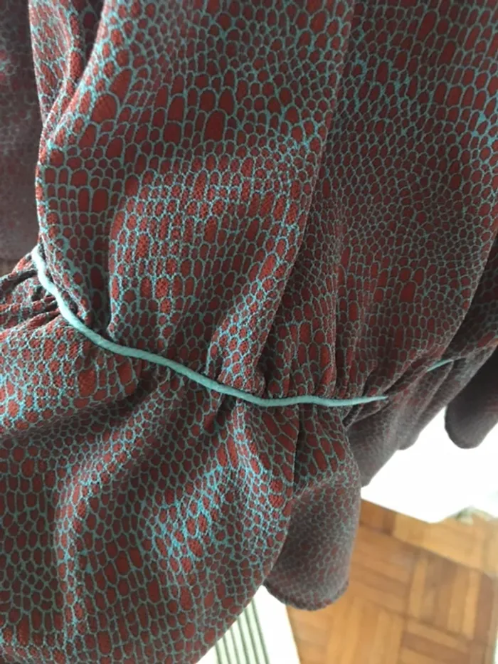 Blouse Softgrey bordeaux à motifs écailles - photo numéro 3