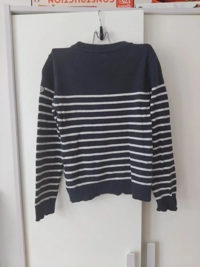 Marinière Petit bateau ornée  de 3boutons métal argenté sur l'épaule t10ans - photo numéro 5