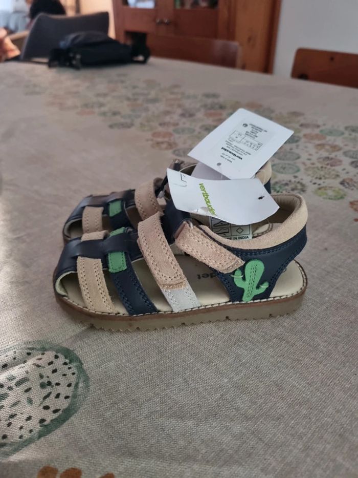 Sandales Vertbaudet neuves cuir Taille 26 - photo numéro 2