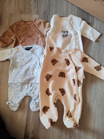 Lot de 4 pyjamas été  divers - 1M