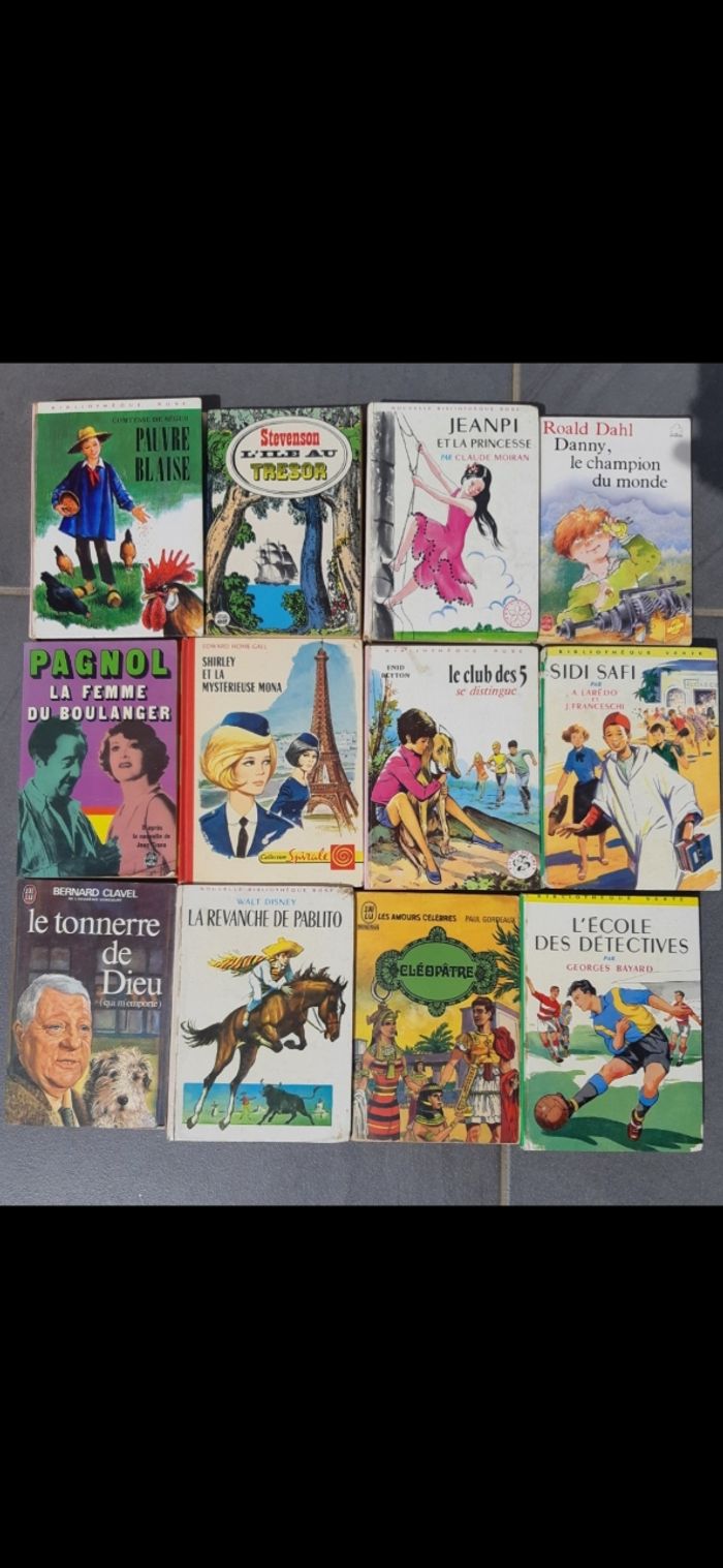 Livres, aux choix 2€ les 4