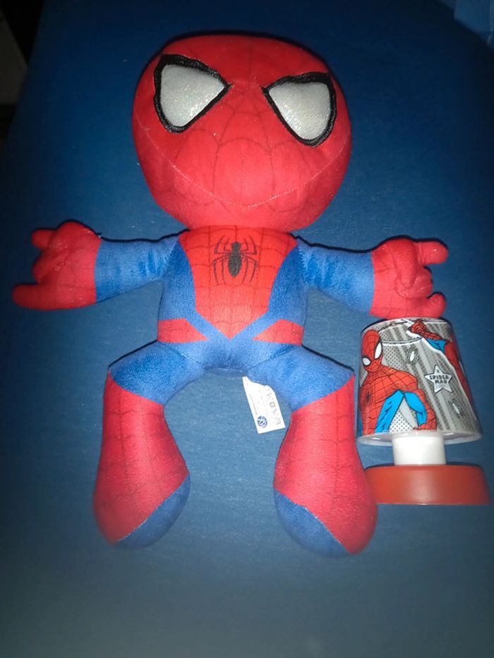 Peluche et lampe spiderman - photo numéro 2