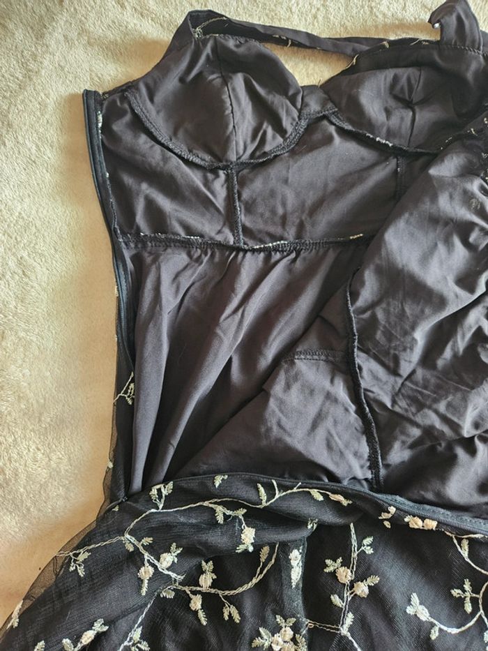 Robe dos nu brodée style pin-up Shein - photo numéro 5