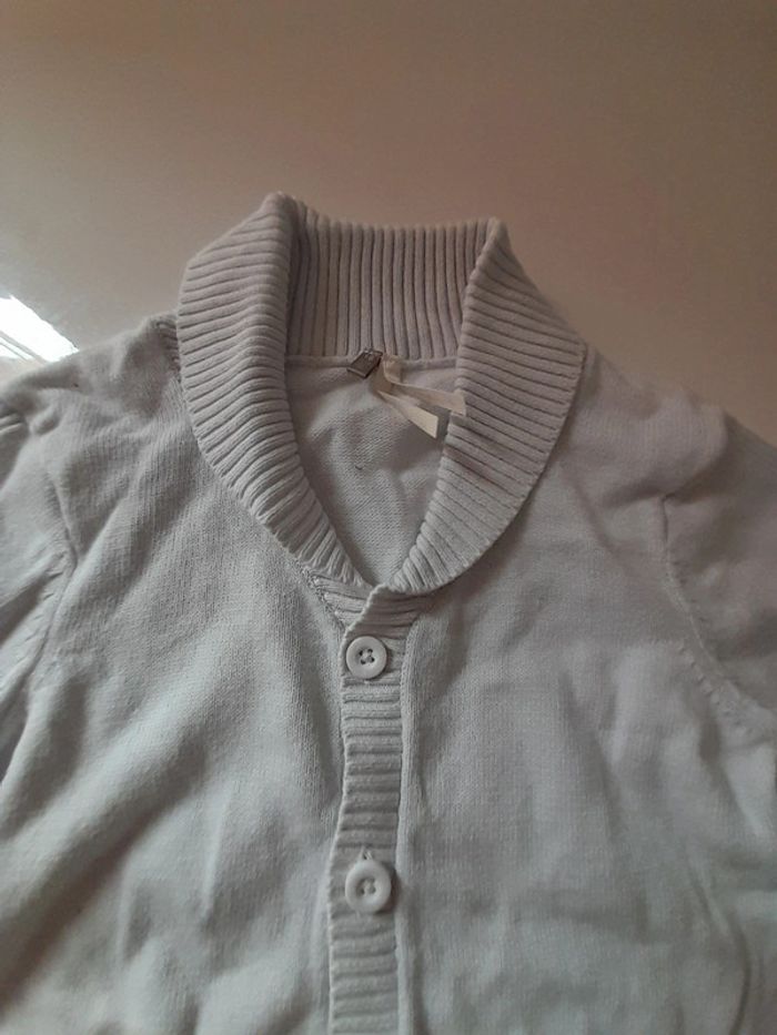 Gilet blanc avec boutons - photo numéro 4