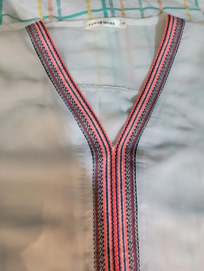 Blouse blanche, col V tressé rose, taille S - photo numéro 5