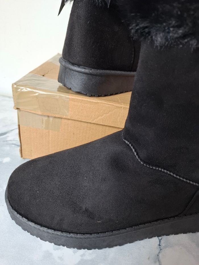Bottes fourrées noire avec petits nœuds taille 38 - photo numéro 3