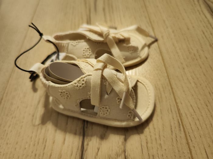 Sandale bébé neuve 3/6 mois