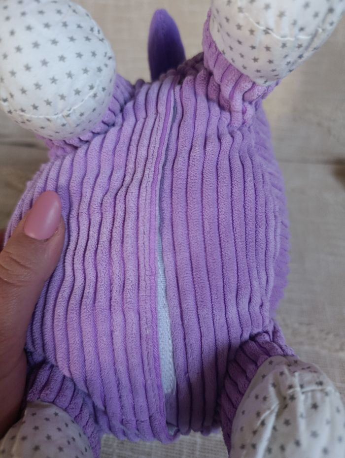 Peluche licorne violette avec poche de rangement - photo numéro 5