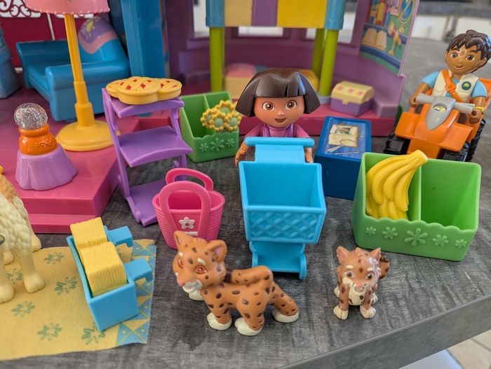 Château de Dora et nombreux accessoires - photo numéro 4