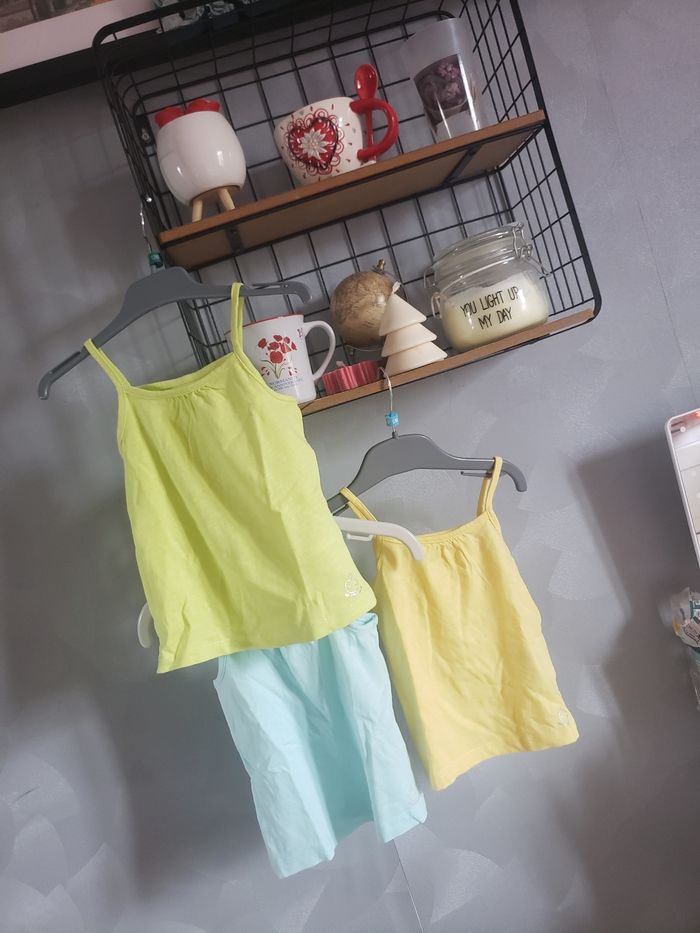 Log de 3 top bretelles 🎀 Orchestra 12 mois 4€