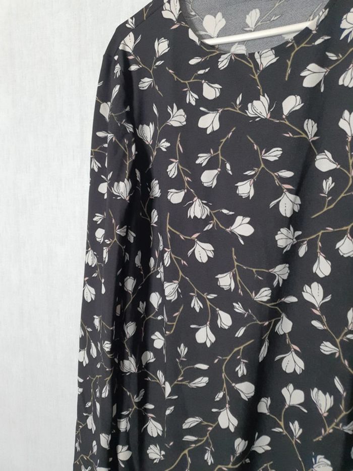Robe noire fleurie - photo numéro 2