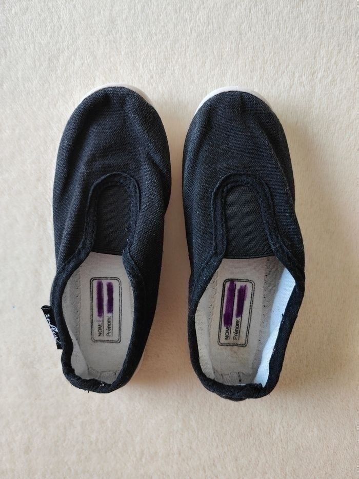 Taille 3 ans :Chaussons pointure 25 :  chaussons de gym noir Influx
