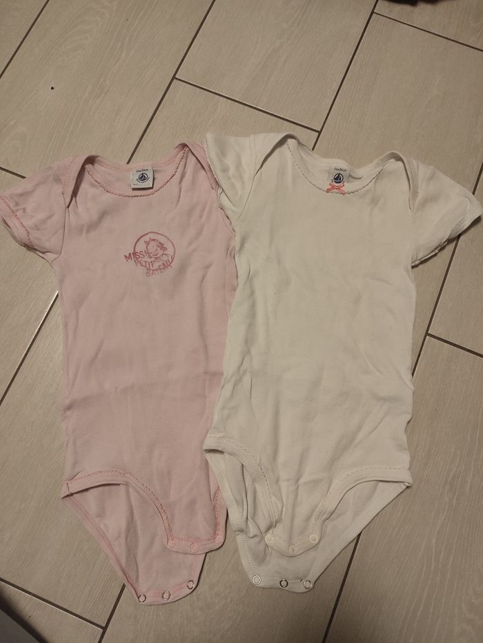 2 bodies manches courtes