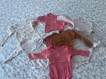 Lot 7 bodies 18 mois fille