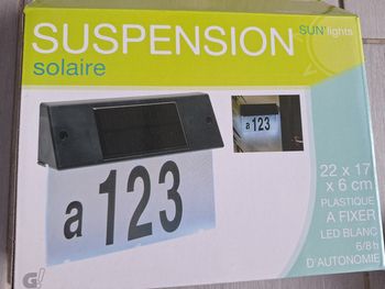Lampe solaire avec numéro de maison 