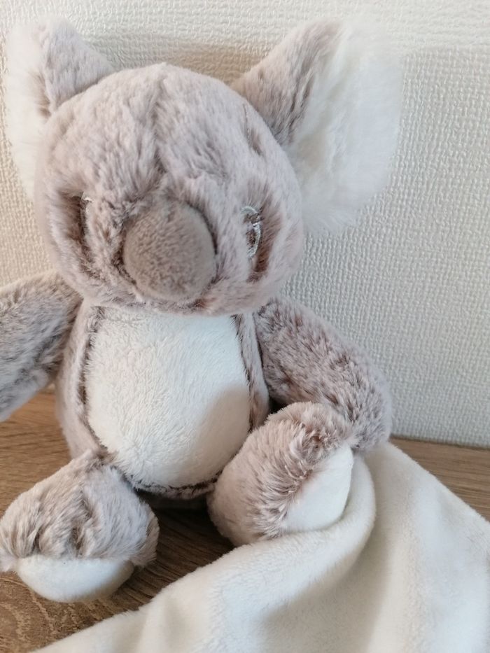 Doudou koala tenant son mouchoir beige chiné, kiabi - photo numéro 4
