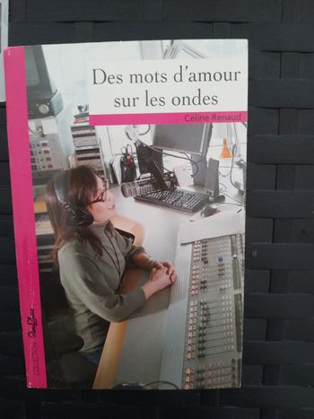 Livre nous deux des mots d'amour sur les ondes
