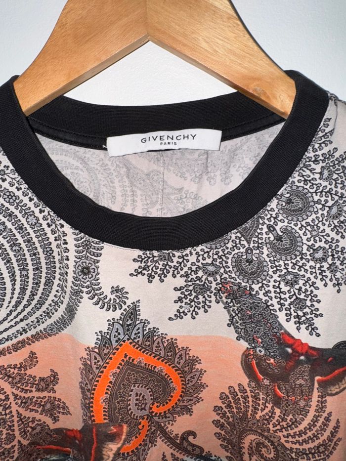 Tes shirt Givenchy taille S - photo numéro 2