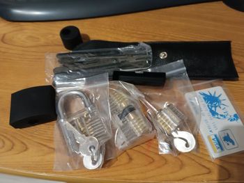 Kit de crochetage lockpicking neuf + 3 cadenas transparents d'entraînement