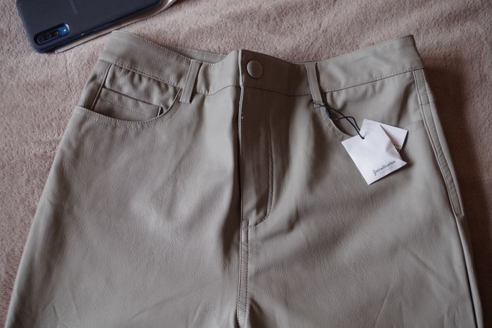 Stradivarius - Pantalon simili-cuir gris galet T 42 - photo numéro 2