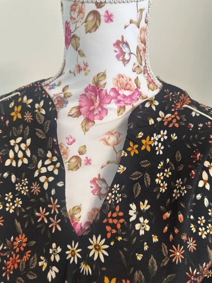 Blouse noir manche longue avec fleure neuve avec étiquette - photo numéro 5