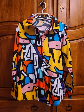 Chemise imprimée colorée neuve
