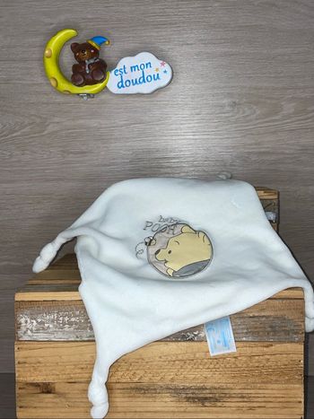 DY435 doudou Winnie l’ourson