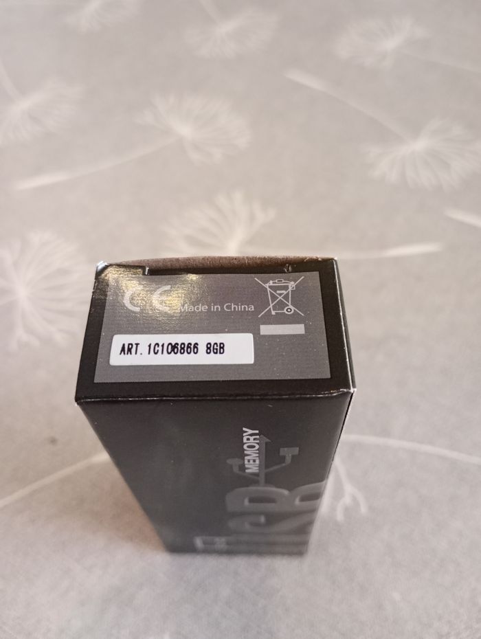 Clé USB 8G neuve - photo numéro 3