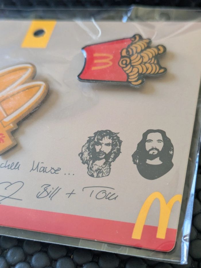 Pin's Tokio hotel X Mcdonald's série limitée Allemagne - photo numéro 3