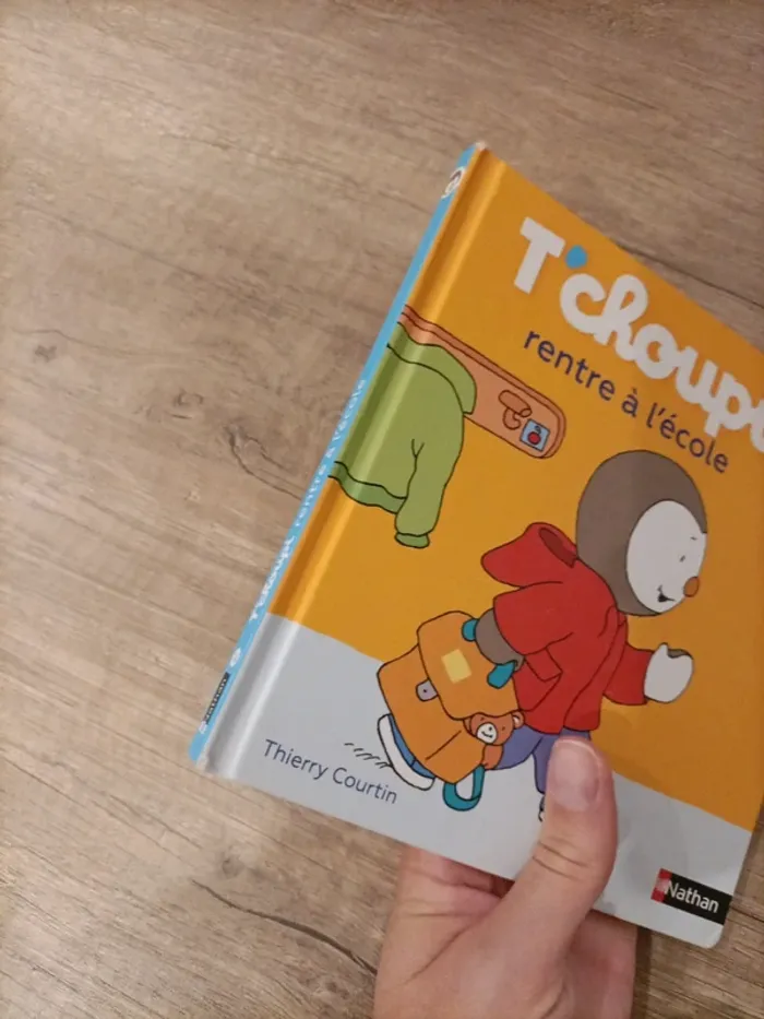Livre T'choupi rentre à l'école - photo numéro 4