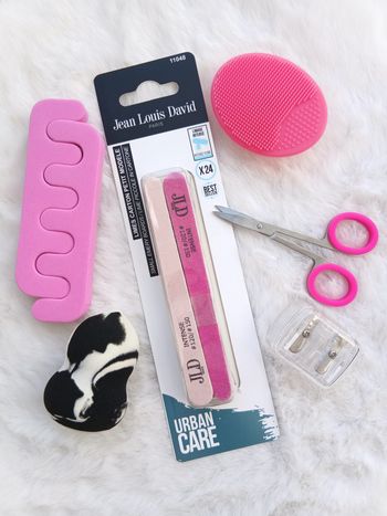 Lot d'accessoires de beauté