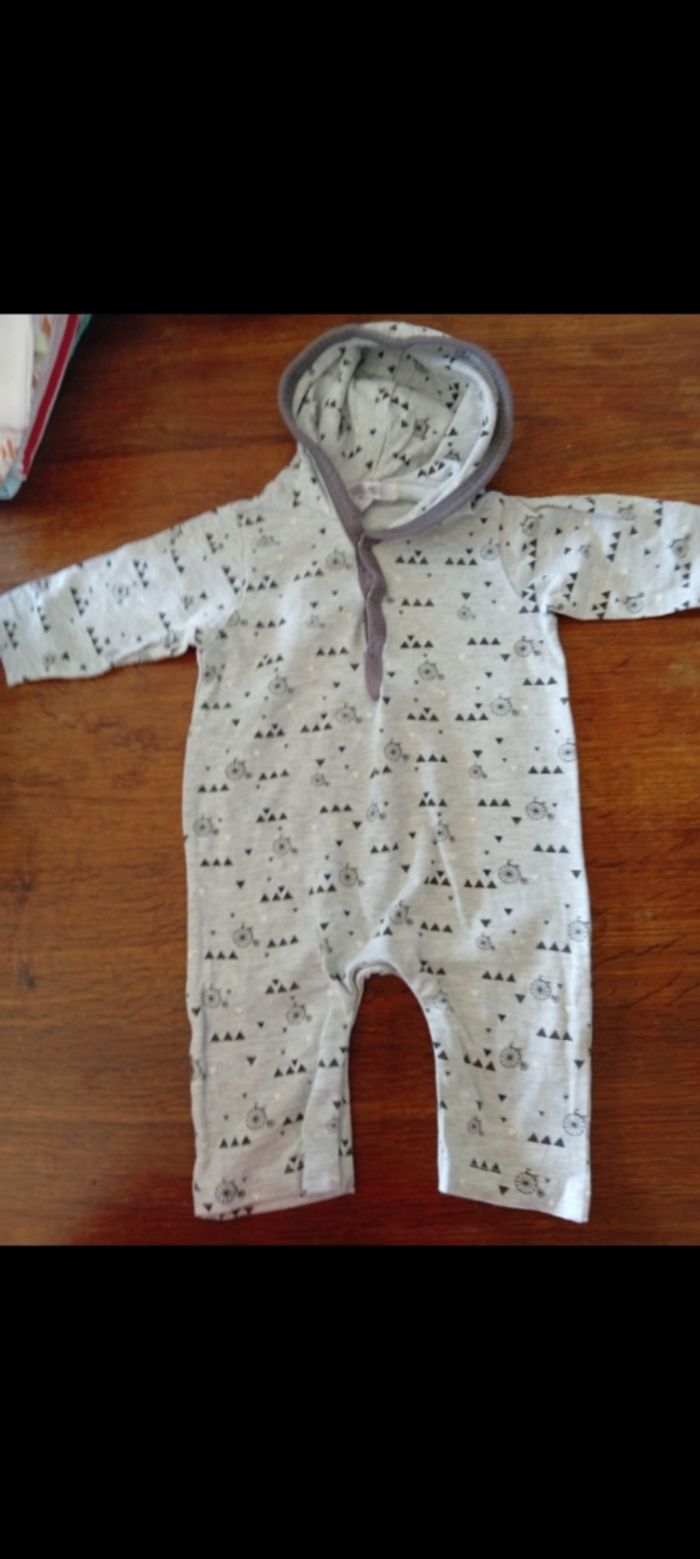 Combinaison taille 6 mois