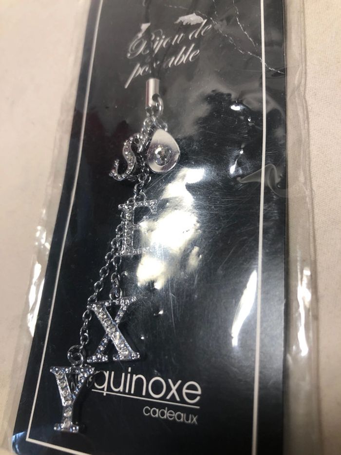 Porte-clefs sexy, argenté et pierre brillante - photo numéro 2