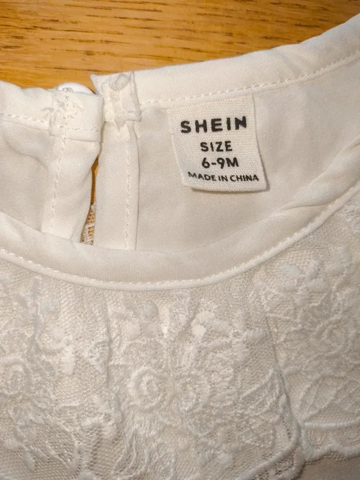 T-shirt dentelle neuf sans étiquette fille 6 9 mois - photo numéro 3