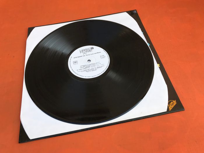 Vinyle 33 tours Love and Music Hits Radio Années 1970' Volume 18 Système Disco SD 665 - photo numéro 4