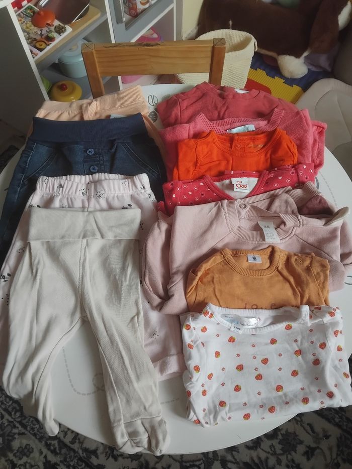 Lots de vêtements pour bébé de 6 mois en bon état. - photo numéro 4