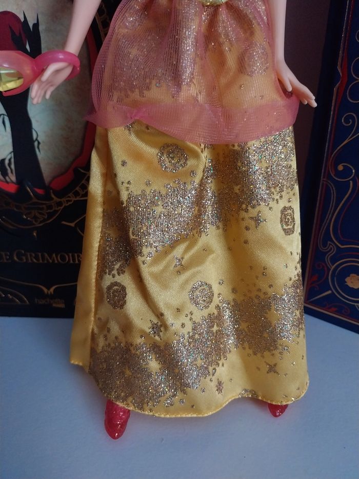 Poupée Belle Beauty and the Beast Sparkling Princess 2011 Belle à paillettes - photo numéro 2