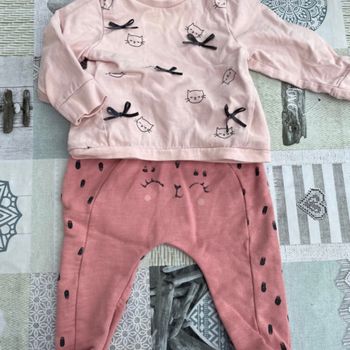 Pull + pantalon taille 9 mois