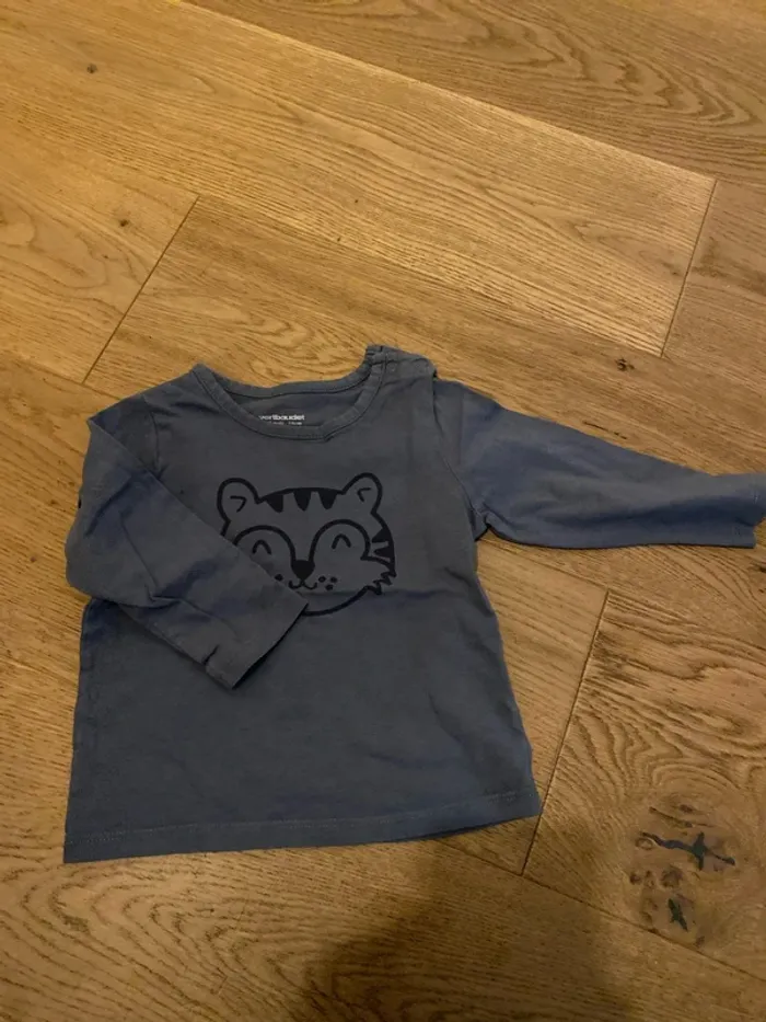 TEE shirt